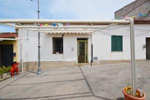 Tissi - locale commerciale