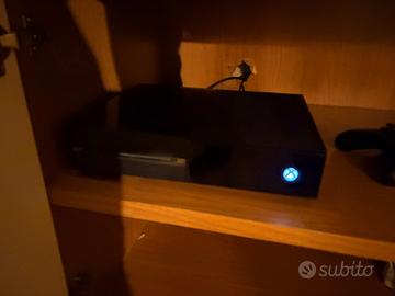 Xbox ONE con 3 Controller