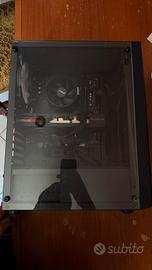 Gaming pc con monitor, tastiera e mouse