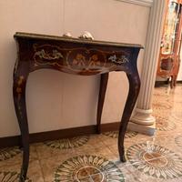 Tavolo antico in stile Luigi XV con intrasi
