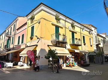 2 LOCALI A DIANO MARINA