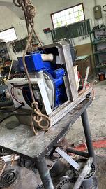 Riparazione generatore di corrente marino