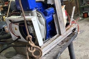 Riparazione generatore di corrente marino