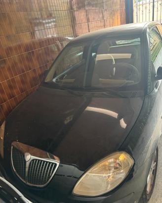 Lancia ypsilon con impianto a gas