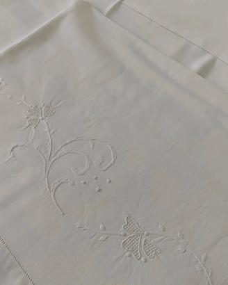 Lenzuola matrimoniale in lino ricamato