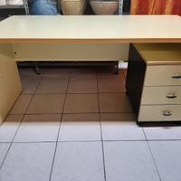 scrivania completa di cassettiera e sedia
