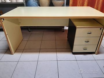 scrivania completa di cassettiera e sedia