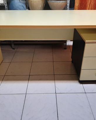 scrivania completa di cassettiera e sedia