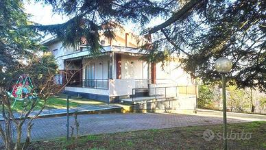 Villa di 485 m² con più di 5 locali a Canneto Pave