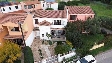 VILLA A SCHIERA A OLBIA