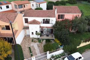 VILLA A SCHIERA A OLBIA
