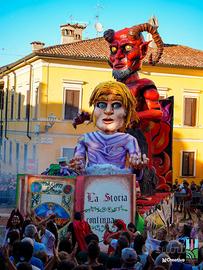 Carro allegorico diavolo e angelo