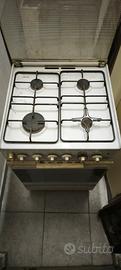 cucina a gas con forno e 4 fuochi 
