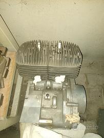 motore Benelli 250 bicilindrico 