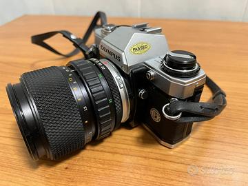 OLYMPUS OM-10 + flash
