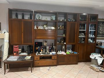 Parete attrezzata in arte povera