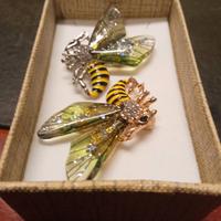 Spille a forma di vespa