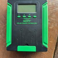 CARICATORE  MPPT + PANNELLI SOLARI