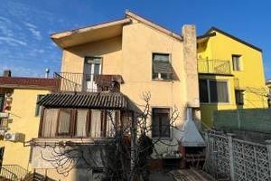 BORGO SAN SERGIO casetta accostata con giardino pr