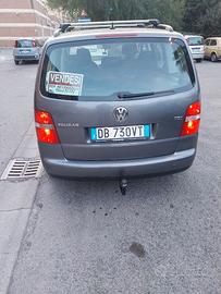 Auto touran volkswagen