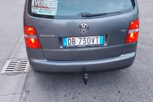 Auto touran volkswagen