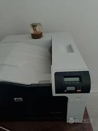Stampante HP Color Laserjet CP 5225