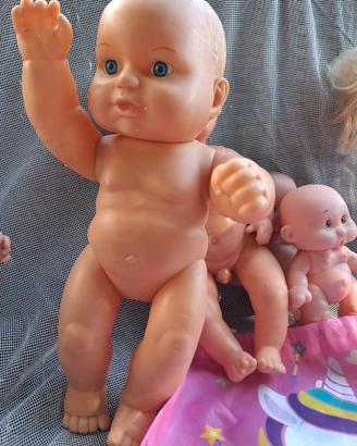 4 Bambole 2 piu' grandi 2 piu'piccole