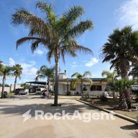 INTERESSANTE VILLA POCO FUORI IL CENTRO CITTA'