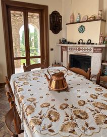 Tovaglia, rotonda con soffioni marroni 