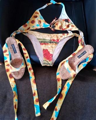 Set bikini e sandali coordinati
