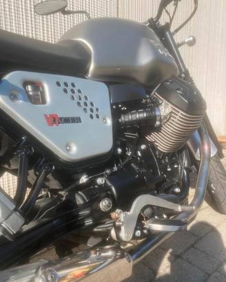 Moto Guzzi V7 racer