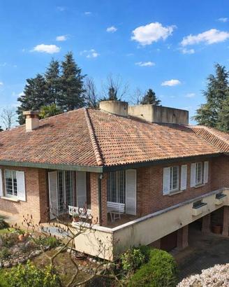 Villa di 476 m² con più di 5 locali e box auto dop