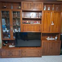 Parete attrezzata+ tavolo + nr. 6 sedie 