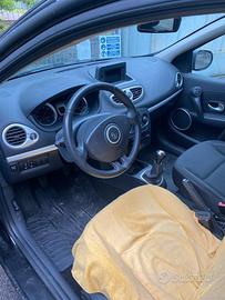 Auto  perfettamente  marciante