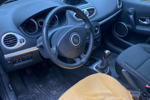 Auto  perfettamente  marciante