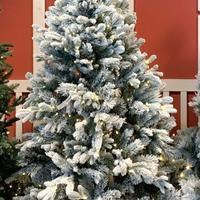 Albero di Natale innevato