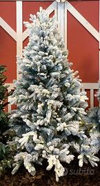 Albero di Natale innevato