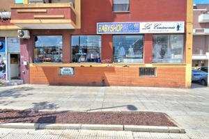 Locale commerciale 6 vetrine in centro Quartu S.E