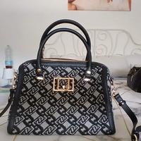 Borsa firmata LiuJo ricamata