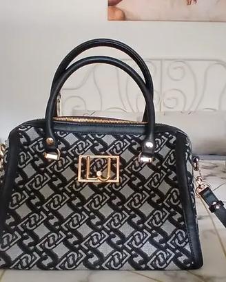 Borsa firmata LiuJo ricamata