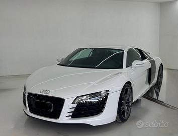 Audi R8 4.2 V8 FSI quattro R tronic