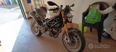 Ducati Monster 1100S