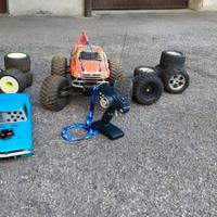 Monster truck a benzina telecomandato
