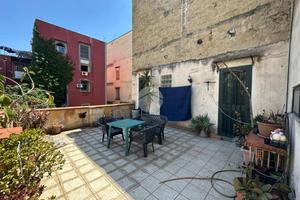 4 LOCALI A NAPOLI