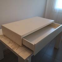 Scrivania sospesa 