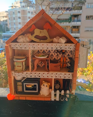 Bacheca casa delle bambole con gattini!