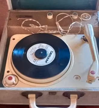 Giradischi Portatile Vintage "Winner" a Valigetta