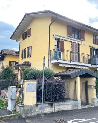 VILLA A SCHIERA D'ANGOLO A DAIRAGO
