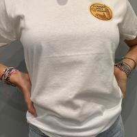 magliette con logo e adesivo 