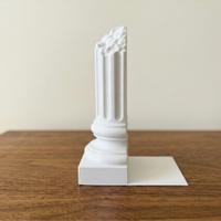 Reggilibri con colonna greca rotta